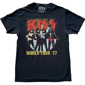 Kiss Men’s black graphic shirt “Kiss world tour 1977” size small
